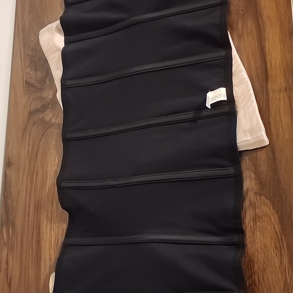 CORSETS SET OF 4 - Picture 7 of 10